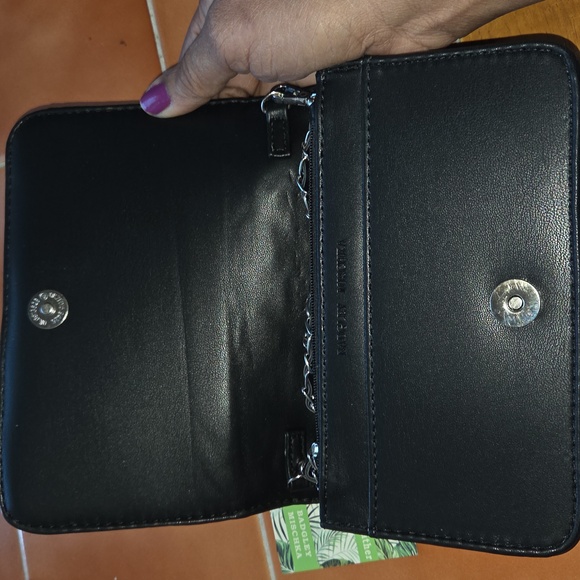 BADGLEY MISCHKA BLACK DIAMOND QUILTED CROSSBODY W/PEARLS NEW WITH TAG - Picture 3 of 11